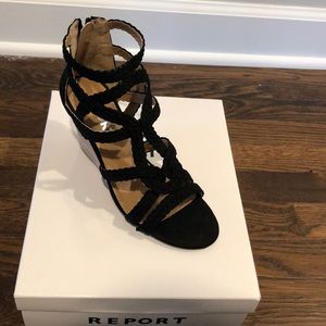 Report Sacie black wedge - New in box - size 7